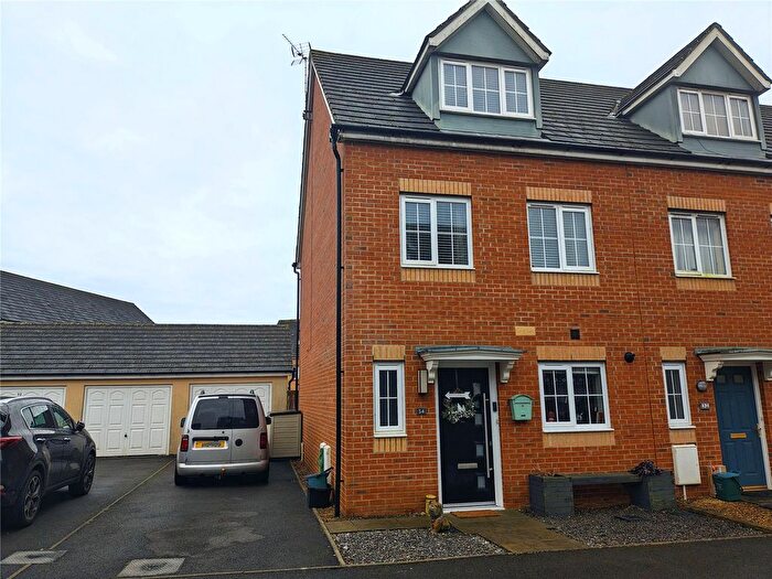 3 Bedroom End Of Terrace House For Sale In Parc Y Garreg, Kidwelly, Carmarthenshire, SA17