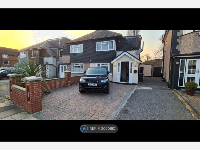 4 Bedroom Semi-Detached House To Rent In Brinkworth Road, Ilford, IG5