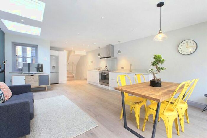 3 Bedroom Flat To Rent In Parma Crescent, Battersea, SW11
