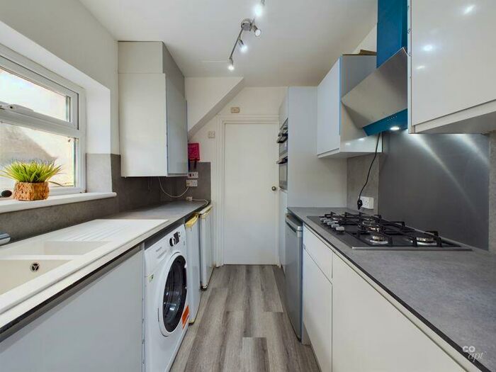 5 Bedroom Semi-Detached House To Rent In Upper Bevendean Avenue, Brighton, BN2