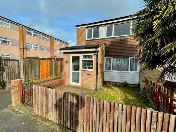 3 Bedroom House To Rent In Sylam Close, Luton, LU3