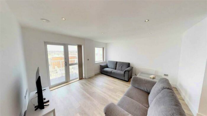 3 Bedroom Flat To Rent In Station View, Guildford, GU1