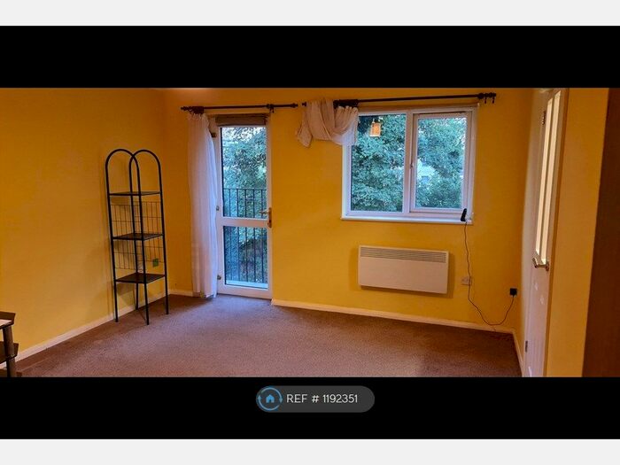 1 Bedroom Flat To Rent In Victoria Road, Slough, SL2