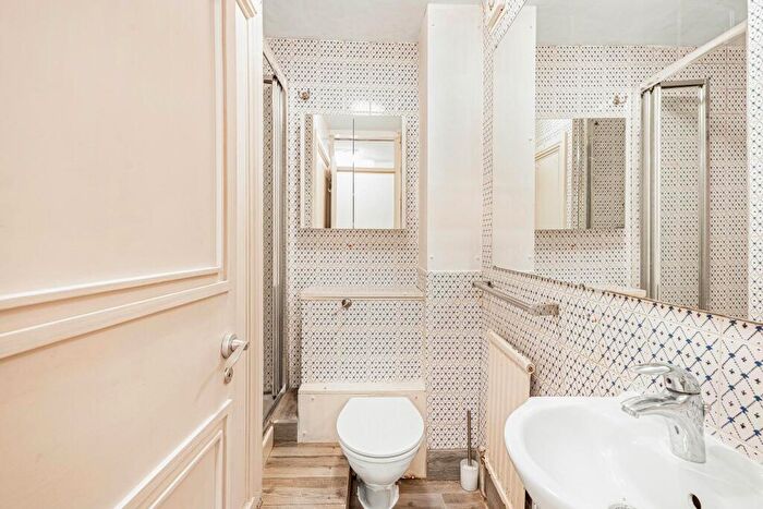 2 Bedroom Apartment To Rent In Netherhall Gardens, Hampstead, London, NW3