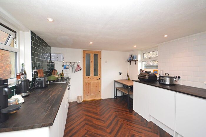 2 Bedroom Flat For Sale In St. Johns Church Road, Folkestone, CT19