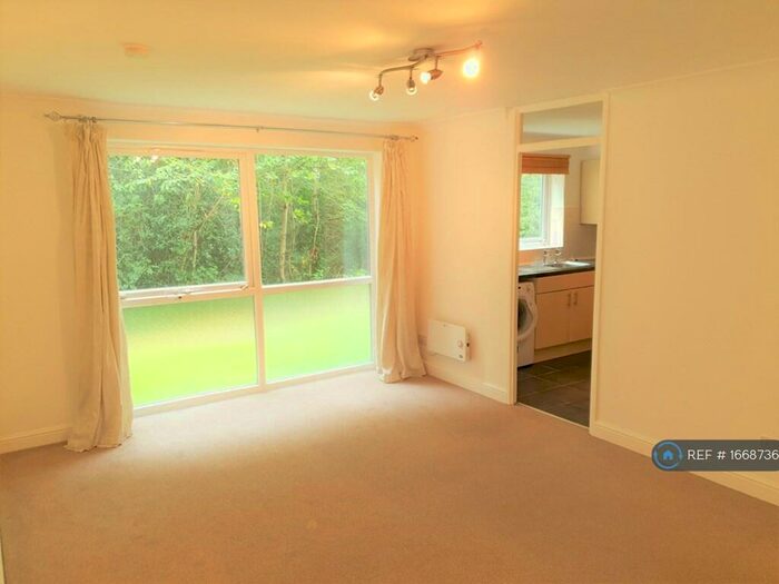 2 Bedroom Flat To Rent In Blair Close, Hemel Hempstead, HP2