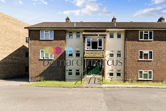 2 Bedroom Flat To Rent In Sylvan Hill, London, SE19