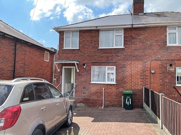 3 Bedroom Semi-Detached House To Rent In Rowley Regis - Newhall Road, B65