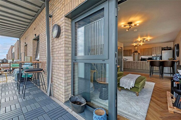 2 Bedroom Flat For Sale In Broadis Way, Rainham, RM13