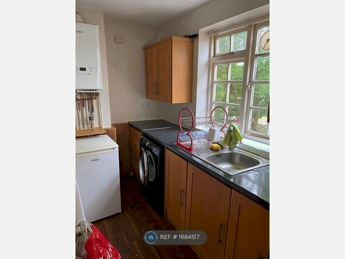 Studio To Rent In Graham Avenue, London, CR4