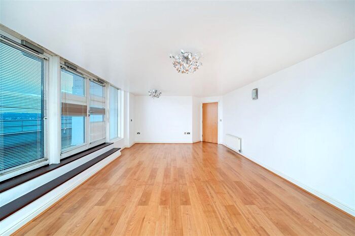 2 Bedroom Flat For Sale In Station Road, Edgware, HA8