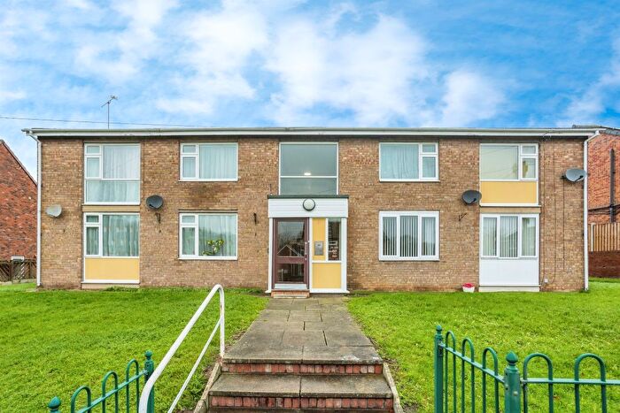 2 Bedroom Flat For Sale In Hendal Lane, Wakefield, WF2