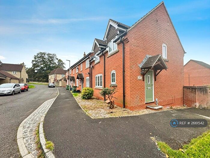 3 Bedroom End Of Terrace House To Rent In Rivers Reach, Frome, BA11
