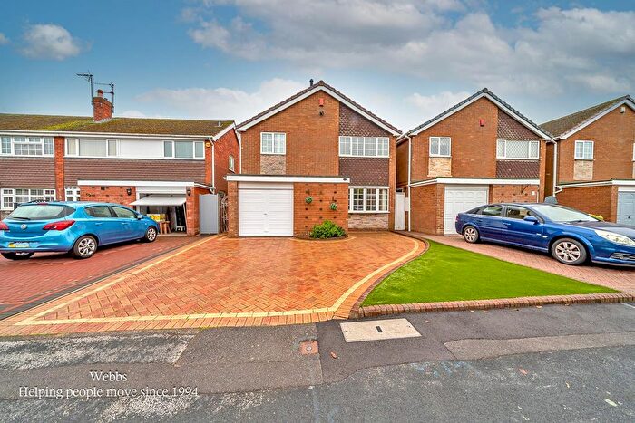 3 Bedroom Detached House For Sale In Lydford Road, Walsall, WS3