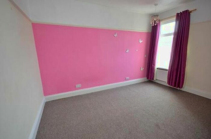 3 Bedroom Terraced House To Rent In Humberstone Road, Grimsby, DN32
