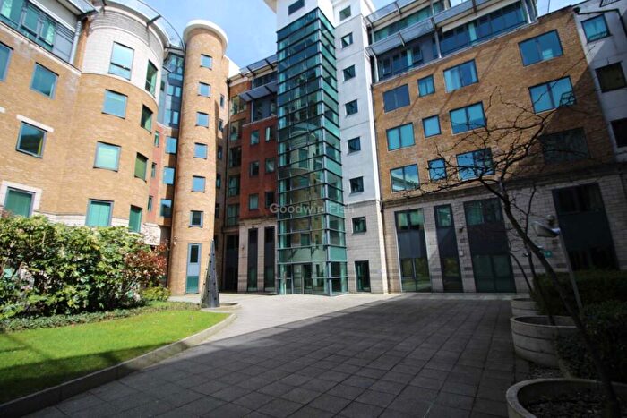 2 Bedroom Apartment To Rent In City South, City Road East, Southern Gateway, M15