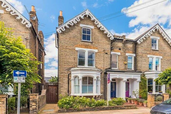 2 Bedroom Parking/garage To Rent In Winthorpe Road, Putney SW15