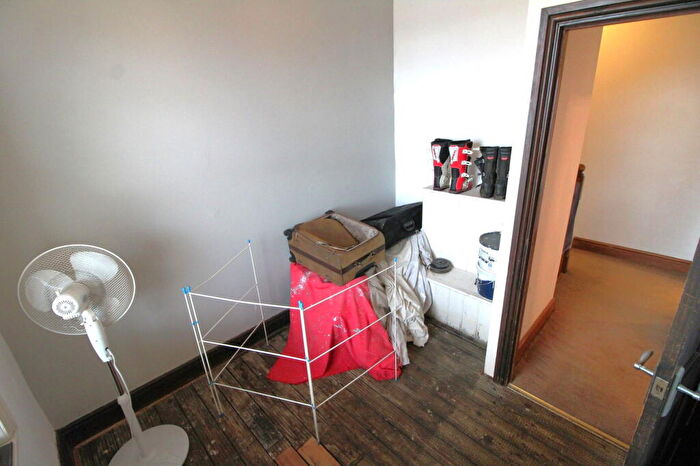 2 Bedroom Terraced House For Sale In Broomfield Road, Marsh, Huddersfield, HD1