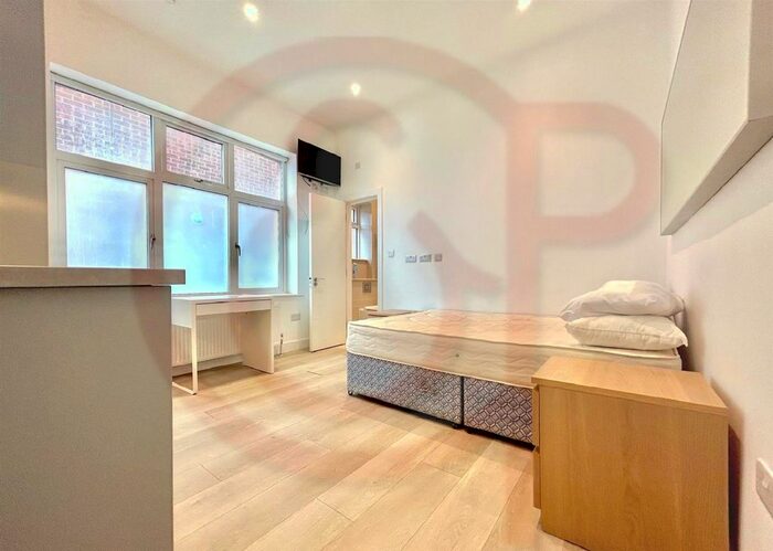 Studio To Rent In Oakley Avenue, Ealing, W5