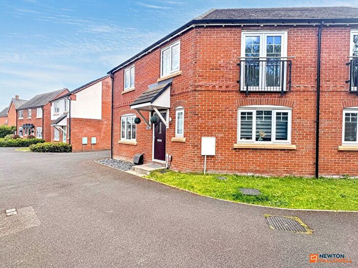 3 Bedroom Semi Detached House For Sale In Palmer Close, Coalville, LE67