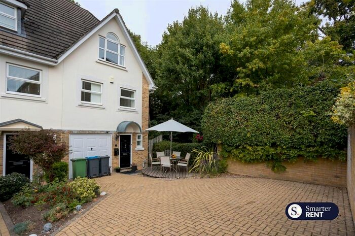 3 Bedroom Property To Rent In Penners Gardens, Surbiton, KT6