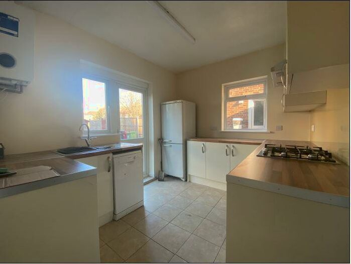 2 Bedroom Apartment To Rent In Slough, Berkshire, SL1
