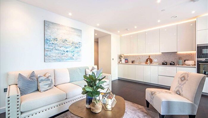 2 Bedroom Flat To Rent In Charles Clowes Walk, London, SW11