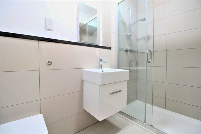 2 Bedroom Flat To Rent In Darkes Lane, Potters Bar, EN6