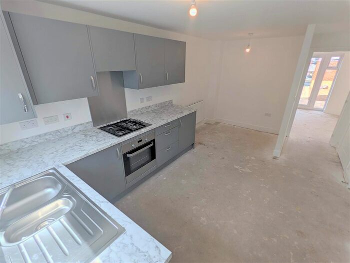 4 Bedroom Town House To Rent In Ffordd Y Mileniwm, Barry, CF62