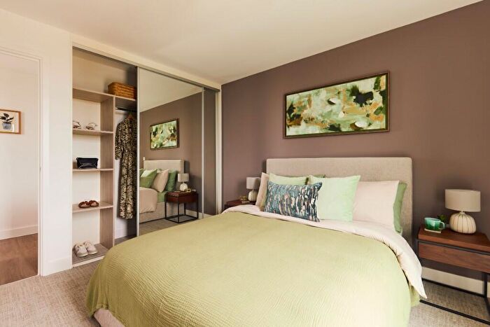 1 Bedroom Apartment To Rent In Park Square, Avebury Boulevard, Milton Keynes, Buckinghamshire, MK9