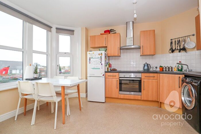 2 Bedroom Flat For Sale In Farnborough Road, Farnborough, Hampshire, GU14