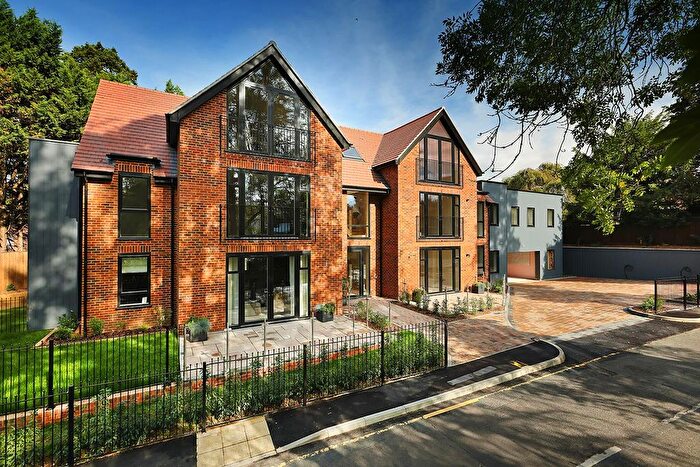 2 Bedroom Flat To Rent In Parkers Hill, Ashtead, KT21