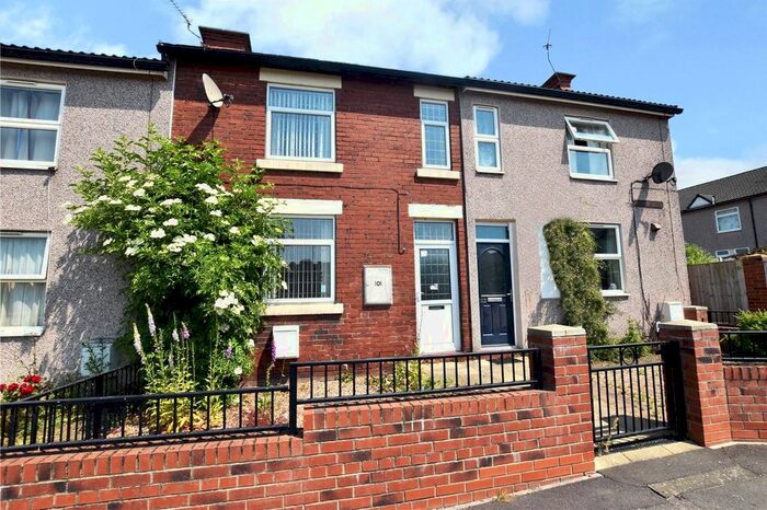 2 Bedroom Terraced House For Sale In North Avenue, Pontefract, West Yorkshire, WF8