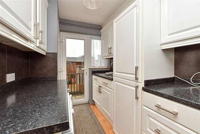 2 Bedroom End Of Terrace House For Sale In Gladstone Drive, Sittingbourne, Kent, ME10
