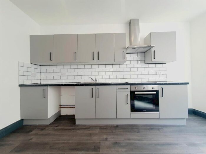 1 Bedroom Flat To Rent In Cross Road, Tadworth, KT20