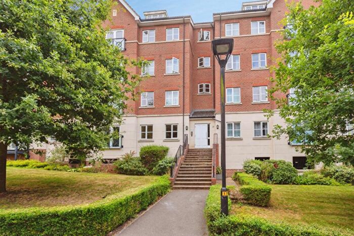 2 Bedroom Apartment For Sale In Viridian Square, Aylesbury, HP21