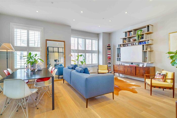 2 Bedroom Maisonette For Sale In Wardo Avenue, London, SW6