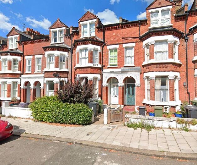 2 Bedroom Flat To Rent In Kestrel Avenue, Herne Hill, London, SE24