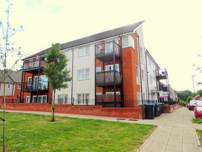 1 Bedroom Flat To Rent In Lexington Drive, Haywards Heath, RH16