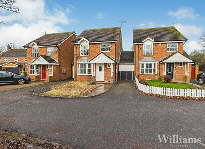3 Bedroom Link Detached House For Sale In Pope Way, Aylesbury, HP21