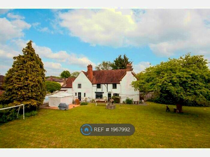 4 Bedroom Detached House To Rent In Arlington Drive, Ruislip, HA4