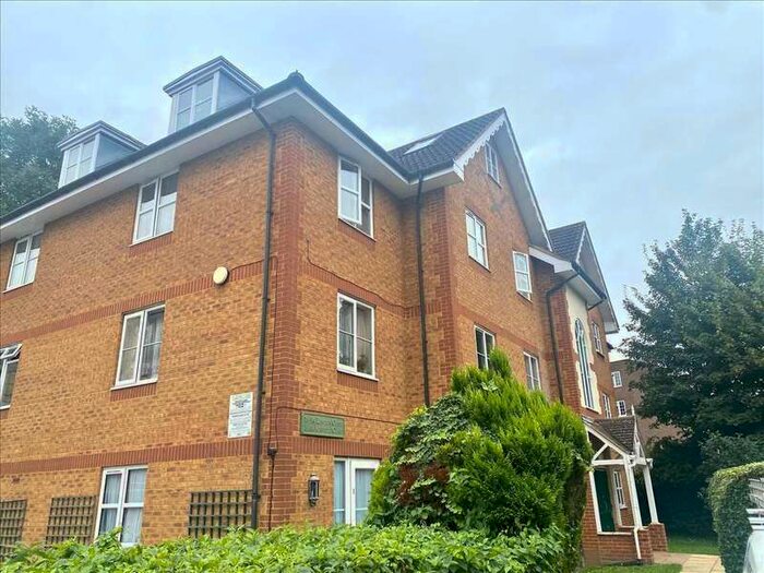 2 Bedroom Apartment To Rent In Lincoln Court, Arborfield Close, Slough, SL1
