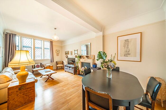 2 Bedroom Flat To Rent In Church Close, London, W8