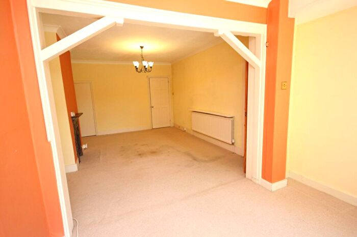4 Bedroom Semi-Detached House For Sale In Norton Way South, Letchworth Garden City, SG6