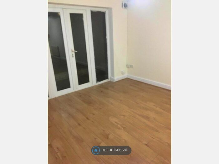 2 Bedroom Flat To Rent In Portland Road, London, SE25