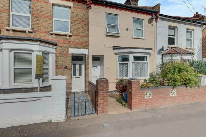 3 Bedroom House To Rent In Albany Avenue, Westcliff On Sea, SS0