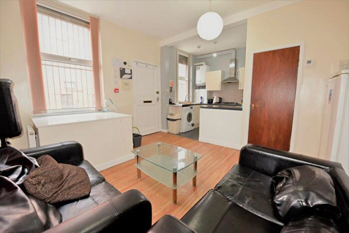 4 Bedroom House To Rent In Crossfield Street, LS2