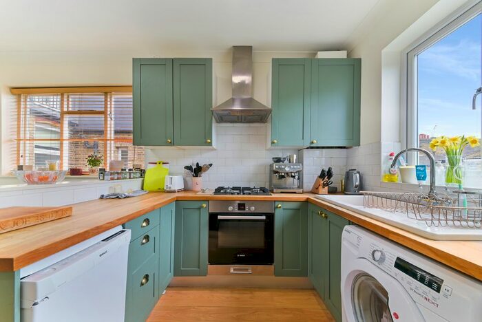 3 Bedroom Maisonette To Rent In Penwith Road, London, SW18