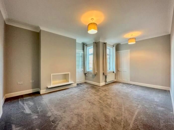 3 Bedroom Flat To Rent In Mcdonald Place, Bellevue, Edinburgh, EH7