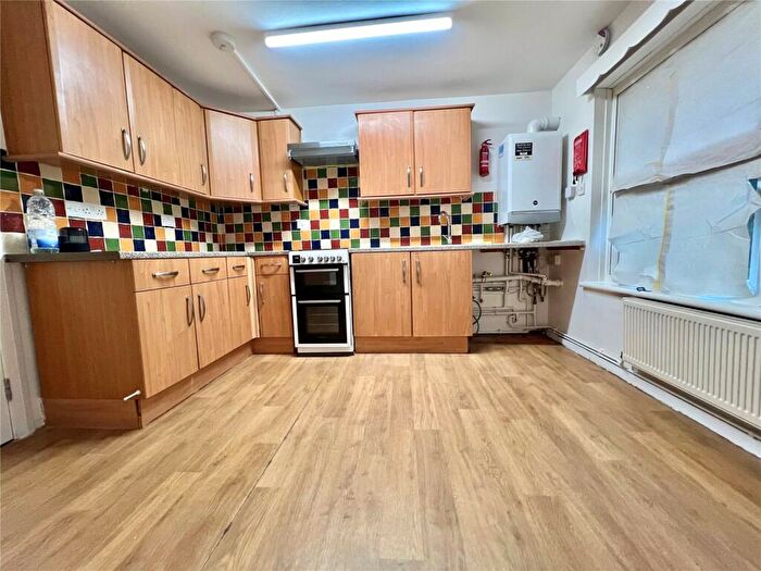 2 Bedroom Apartment To Rent In Tash Place, London, N11